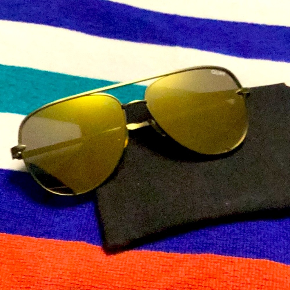 Sale!!! Quay - Desi - Gold Lenses - Black Frames - Aviator Sunglasses